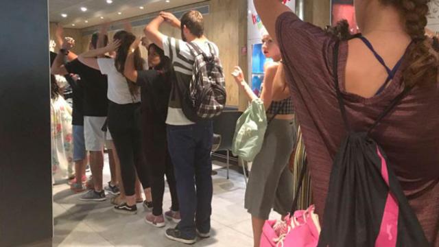 Atentado en Barcelona: imagen del desalojo del McDonalds / CG