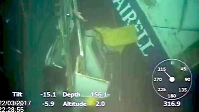 Imagen del barco pesquero hundido el lunes en Barcelona / SALVAMENTO MARÍTIMO