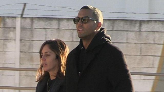 Anabel Pantoja y Yulen Pereira en el tanatorio de Alcalá de Guadaíra / EP