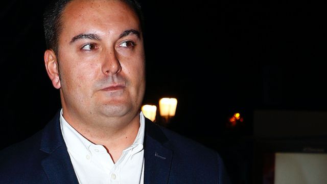 Miguel Marcos recibe torrijas por su trabajo como conductor de ambulancias / AGENCIAS