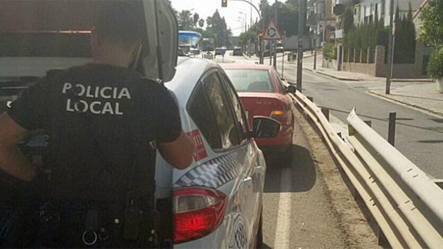 Cazan a un conductor borracho, drogado, en dirección contraria, sin ITV ni seguro y con 8 pasajeros