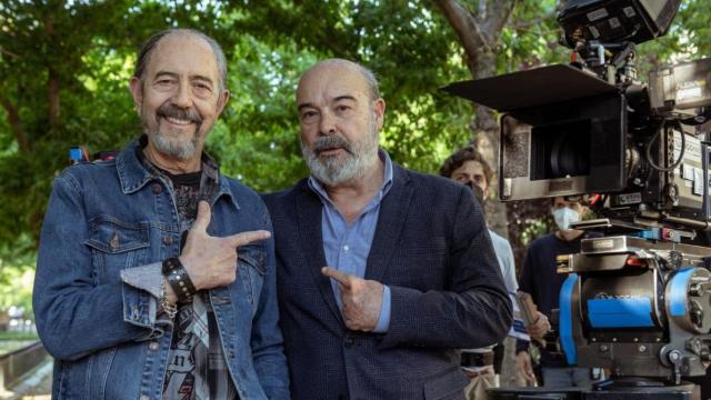 Antonio Resines y Miguel Rellán en el rodaje de 'Sentimos las molestias' / MOVISTAR