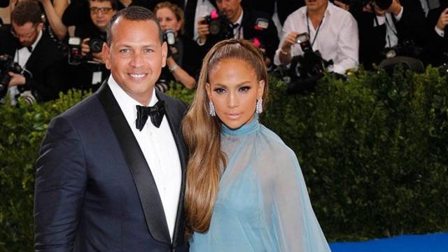 El jugador de béisbol Alex Rodríguez y la cantante Jennifer López en una imagen de archivo / EFE