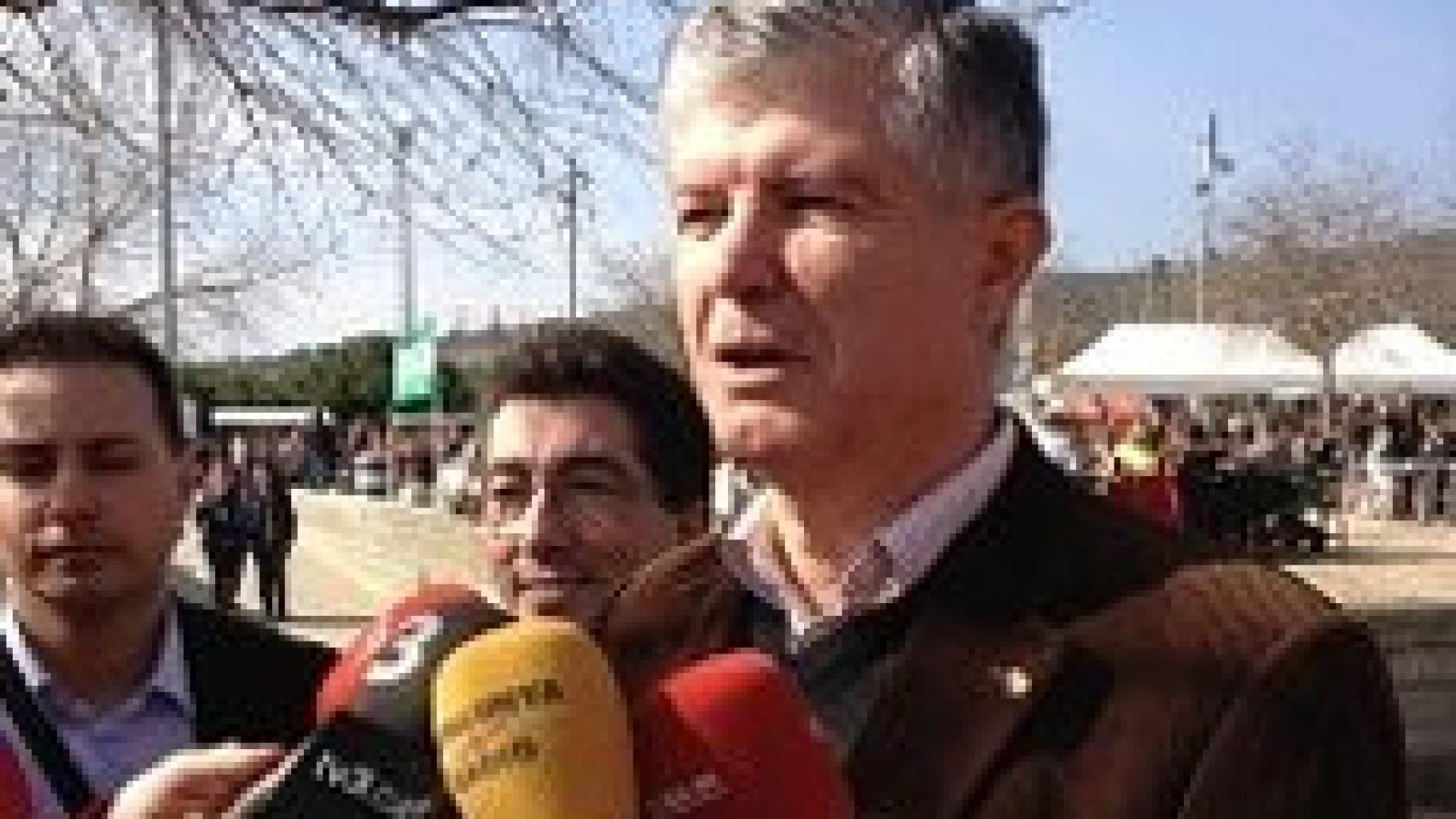 Matías Alonso, atendiendo a la prensa en un acto de C's