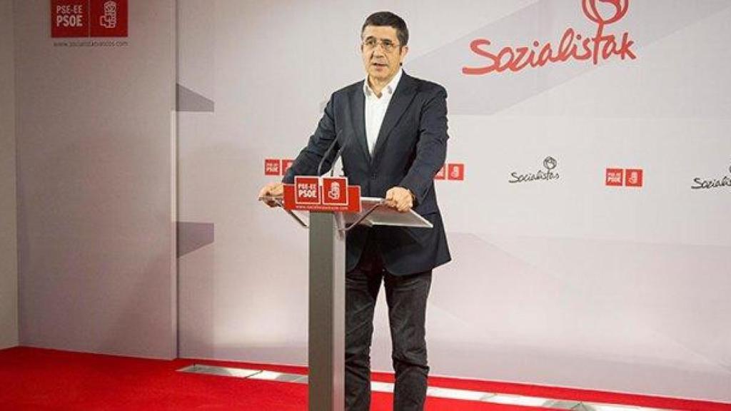 El secretario general del PSE, Patxi López, en rueda de prensa en la sede del partido, este martes