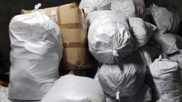 Artículos falsificados incautados por la Policía Nacional en el paseo marítimo de Sant Feliu de Guíxols / CNP