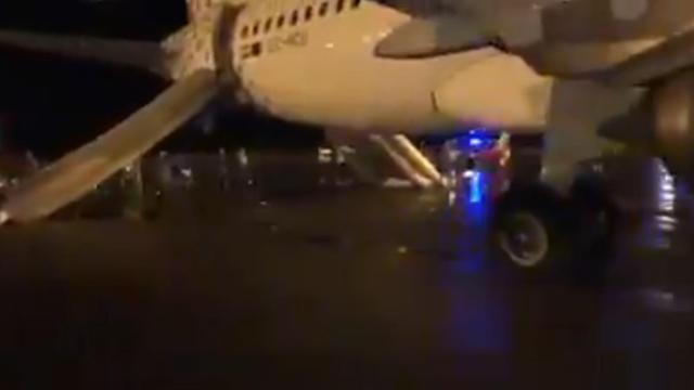 Evacuación de emergencia de un vuelo en El Prat / @turama_es