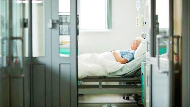 Una persona mayor, en una residencia para personas dependientes / CG