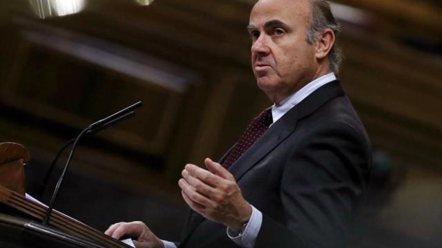 El ministro de Economía, Industria y Competitividad, Luis De Guindos, a quien la banca manda sus peticiones / EFE