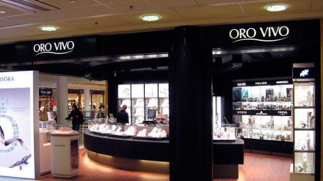 Entrada de una tienda Oro Vivo en un centro comercial / CG