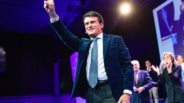 Manuel Valls rompe la suela de su zapato en plena boda con Susana Gallardo / EP