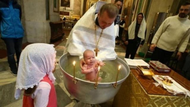 Bautizo en la Iglesia ortodoxa / REDES