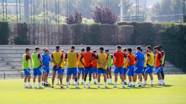 Entrenamiento del Barça B, con algunas de las grandes promesas del club, en los primeros días de pretemporada / FCB