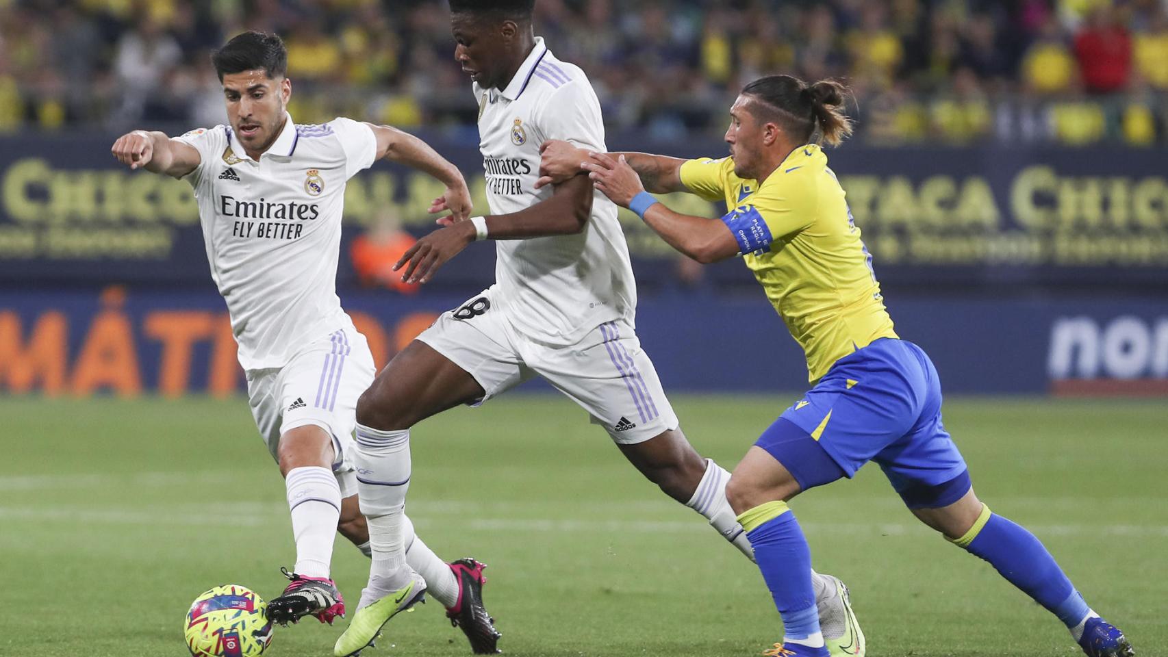 El Real Madrid vence al Cádiz y ya solo piensa en la Champions