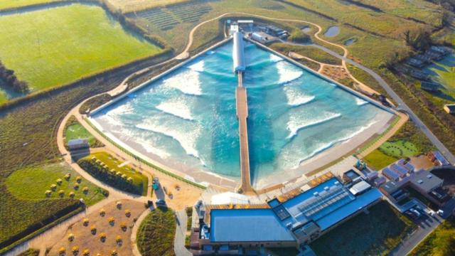 Un surfódromo de Wave Garden / CEDIDA