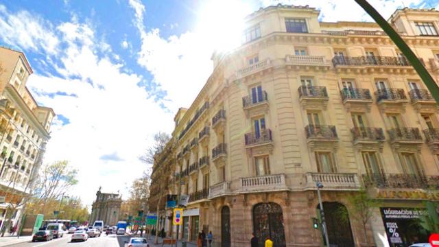 La calle Serrano de Madrid sigue cerrando operaciones inmobiliarios de relieve, con el metro cuadrado de locales comerciales a 100.000 euros   / CG