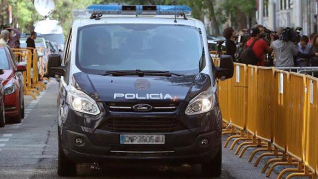 Vista de un furgón policial, a su llegada hoy al Tribunal Supremo / EFE