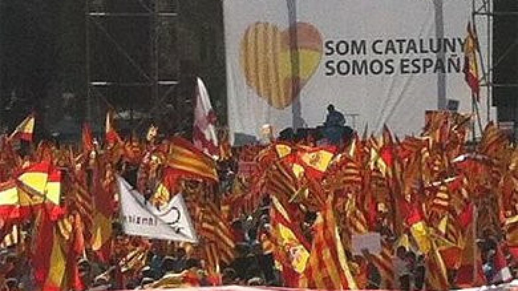 La Plaza de Cataluña de Barcelona llena de catalanes que quieren seguir siendo españoles, el 12-O