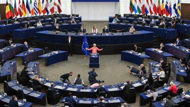 El pleno del Parlamento Europeo durante una sesión, donde se ha aprobado la prohibición de los coches de combustión en 2035 / EP