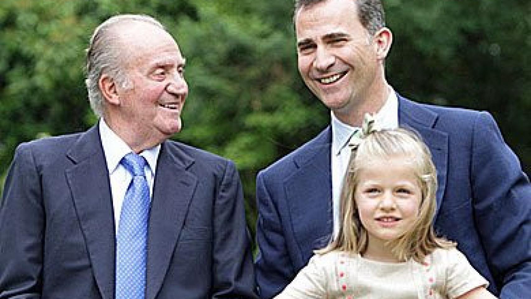 El Rey Juan Carlos, el Rey Felipe y la Princesa Leonor