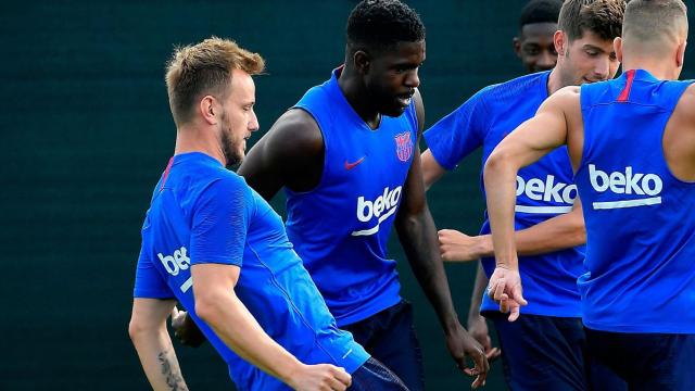 Umtiti, junto a Rakitic en un entrenamiento | EFE