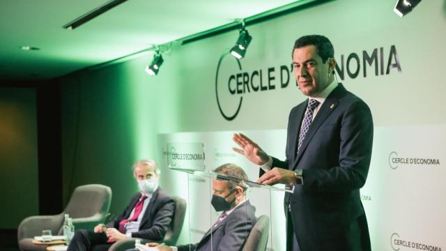 El presidente de la Junta de Andalucía, Juan Manuel Moreno, en la sede del Círculo de Economía / CdE