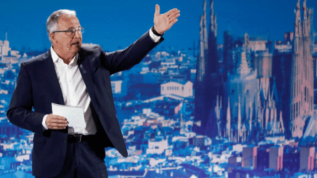 Josep Bou, candidato del PP para la alcaldía de Barcelona, durante un acto público / EFE