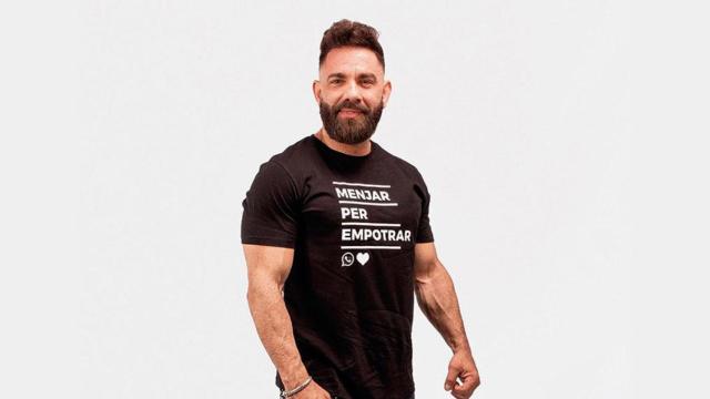 Marc Ribas, luciendo una de sus camisetas Menjar per empotrar /INSTAGRAM