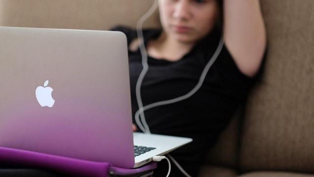 A pesar de su política, hay menores en OnlyFans / PEXELS EN PIXABAY