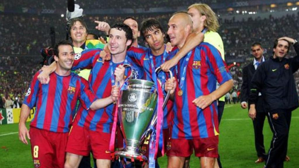 Los jugadores del Barça de Rijkaard, celebrando la conquista de la Champions League en París / FCB