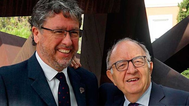 Los historiadores Manuel Peña Díaz y Ricardo García Cárcel, coautores de 'Catalanes en la Historia de España' / YOLANDA CARDO