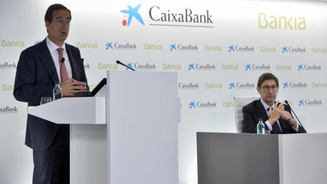 Gonzalo Gortázar, consejero delegado de Caixabank (izq.), y José Ignacio Goirigolzarri, presidente de Bankia / BANKIA