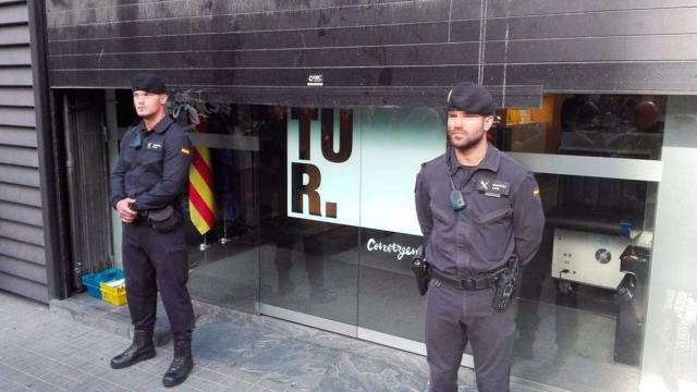 Imagen de un registro de la Guardia Civil en la antigua sede de CDC en Barcelona / EP