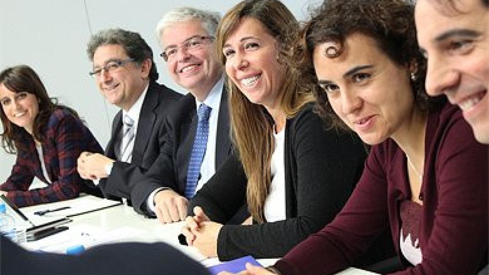 La cúpula del PP catalán, con Sánchez-Camacho al frente, antes de iniciar una reunión semanal