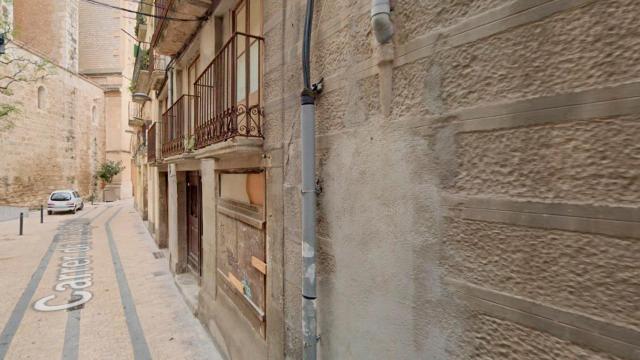 La calle de Valls donde ha aparecido el cadáver / GOOGLE STREET VIEW