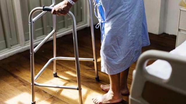 Una mujer que padece esclerosis múltiple / PIXABAY