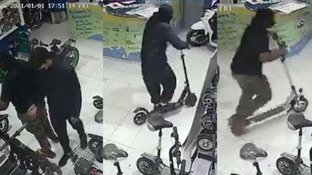 Tres imágenes del robo a cámara lenta en la tienda de patinetes de El Born, en Barcelona / CG