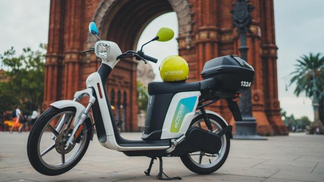 Una moto eléctrica de eCooltra en Barcelona