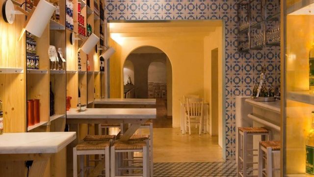 Uno de los restaurantes griegos de Barcelona / GREEK ARIBAU