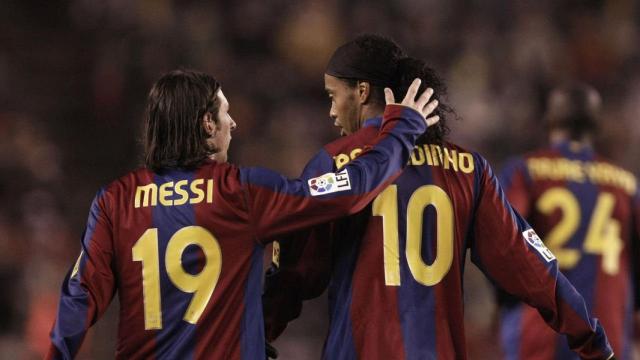 Leo Messi y Ronaldinho en un partido del Barça / EFE