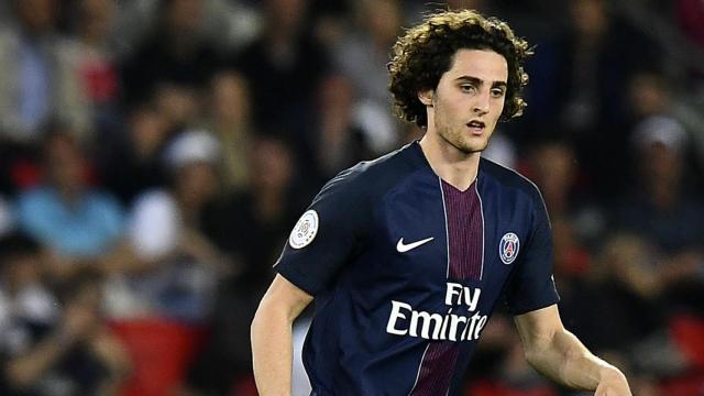 Adrien Rabiot jugando con el PSG esta temporada / EFE