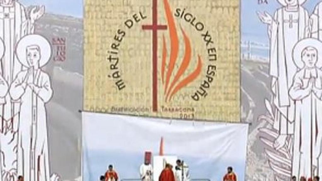 Imagen del gigantesco altar compuesto para la ocasión en Tarragona