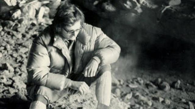 Retrato del espeleólogo catalán Emilio Reyes Rodríguez durante su encierro en la cueva de Chaves / CARTA DE ESPAÑA