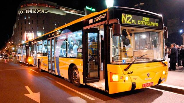 Una imagen del NitBus, el autobús nocturno entre Barcelona y poblaciones del área metropolitana / Tusgsal