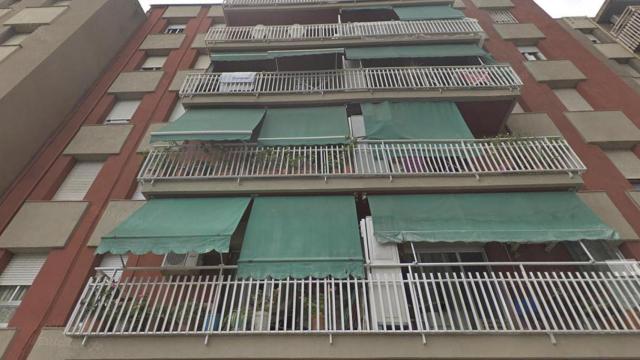 Finca de Mataró en la que se encuentra el piso que han intentado okupar / MAPS
