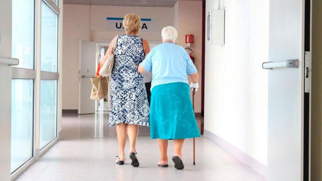 Una anciana en una residencia