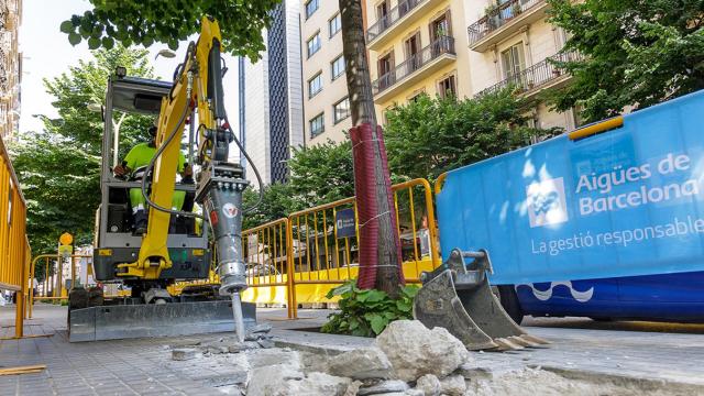 Unas obras de Aigües de Barcelona, en una imagen de archivo / AIGÜES DE BARCELONA