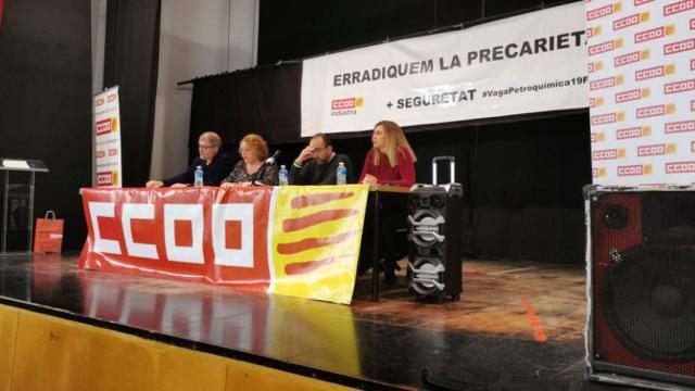 Miembros de CCOO comunican la convocatoria de huelga general en las petroquímicas Tarragona / @CCOOTarragona