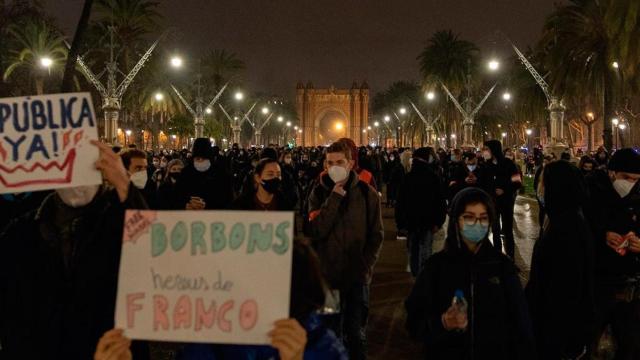 Manifestación en Barcelona en la séptima noche de protestas por el encarcelamiento del rapero Pablo Hasel / EUROPA PRESS