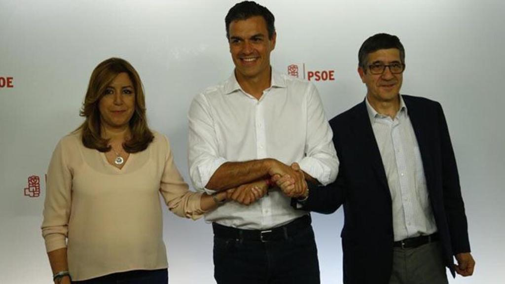 Susana Díaz (d), Pedro Sánchez (c) y Patxi López (d), tras conocerse los resultados de las primarias del PSOE